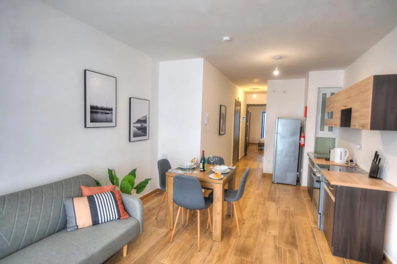 Modern And Centrally Located Large One Bedroom Apartment Kbon1-1 Pieta