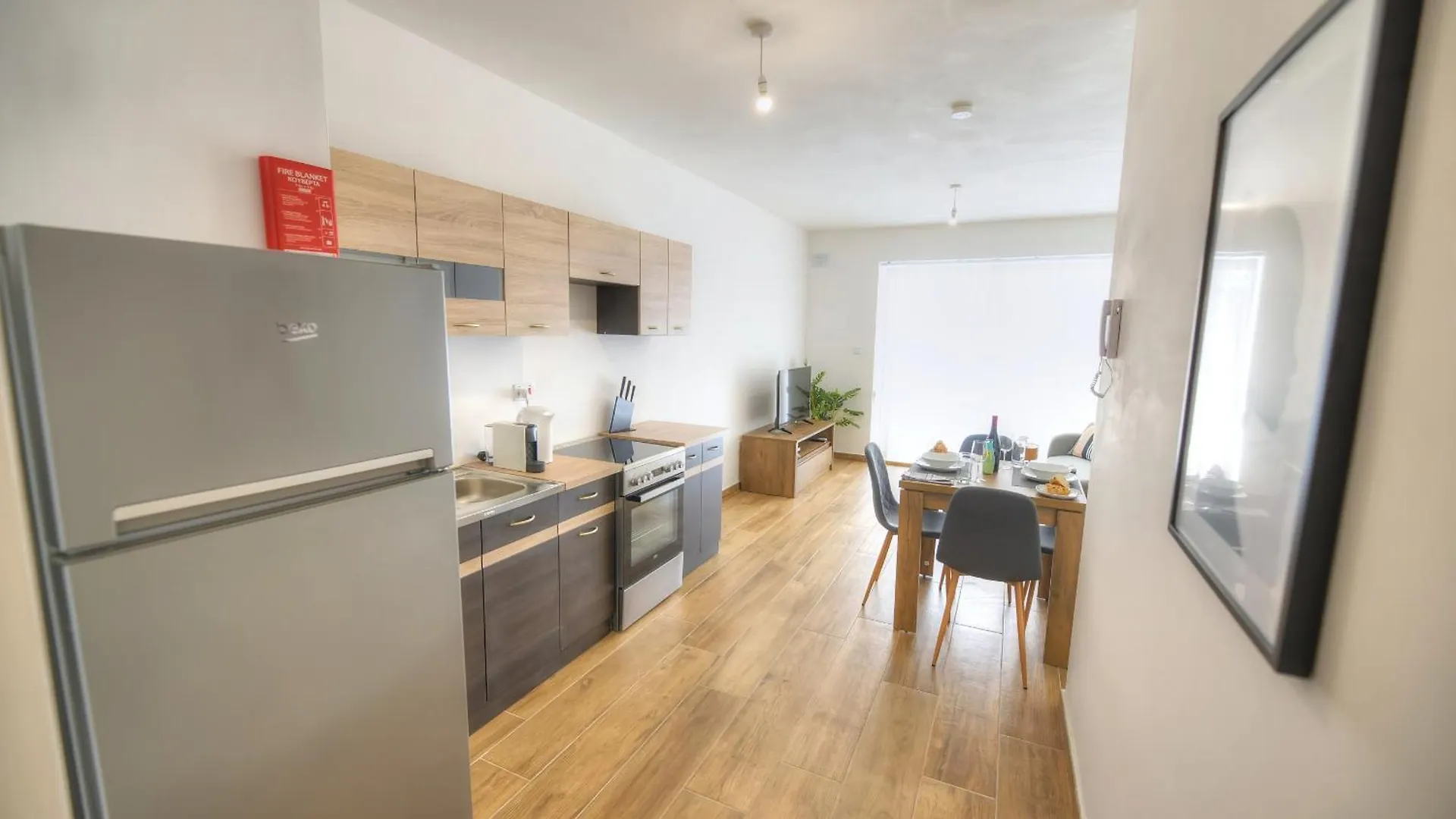 Modern And Centrally Located Large One Bedroom Apartment Kbon1-1 Pieta