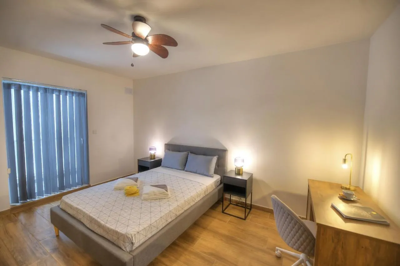 Modern And Centrally Located Large One Bedroom Apartment Kbon1-1 Pietà